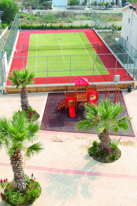 New tennis court Hotel Crown Resort Henipa