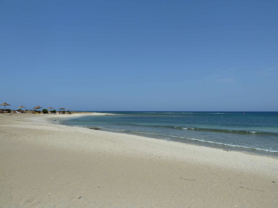 Blick auf den weitläufigen Strand Shams Alam Beach Resort
