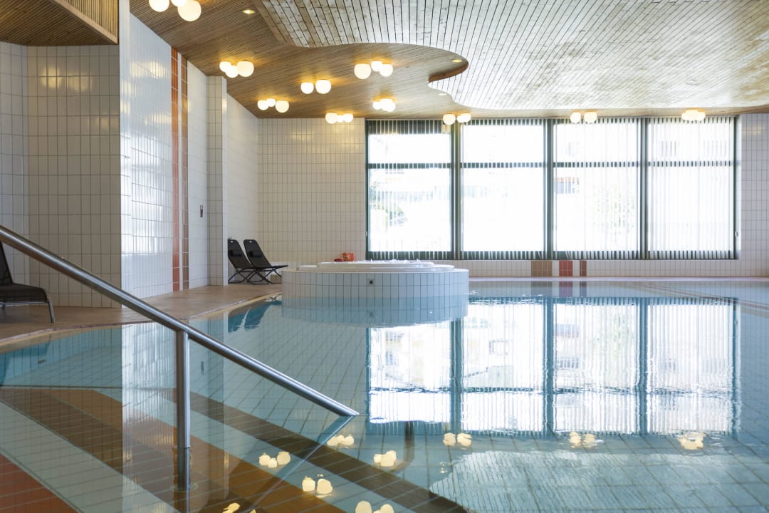Hallenbad & Whirlpool Hotel Laaxerhof