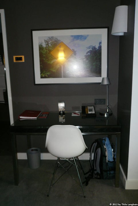 Schreibtisch Adina Apartment Hotel Berlin Hackescher Markt