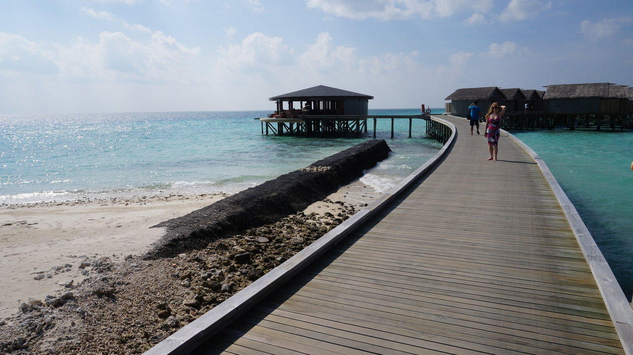 Vui Bar Centara Ras Fushi Resort & Spa Maldives