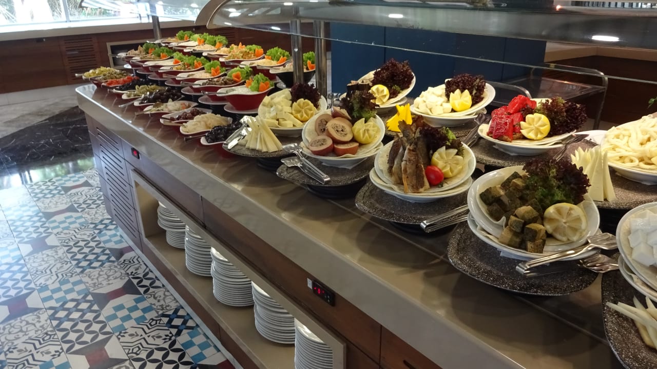 Gastro Saturn Palace Resort Hotel