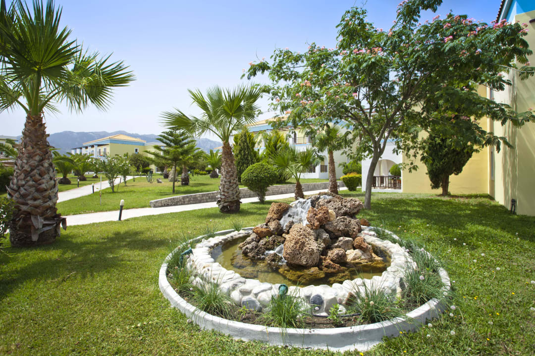 Garten Brunnen Corali Hotel