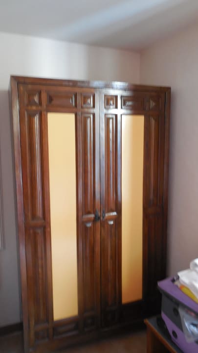 Kleiderschrank Hotel Montecarlo