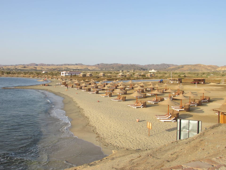 Strand vom der Beachbar Three Corners Equinox Beach Resort