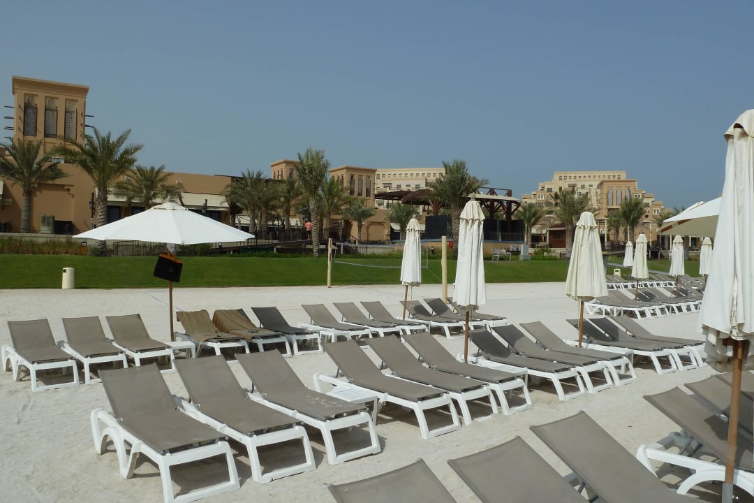 Spousta lehátek Rixos Bab Al Bahr