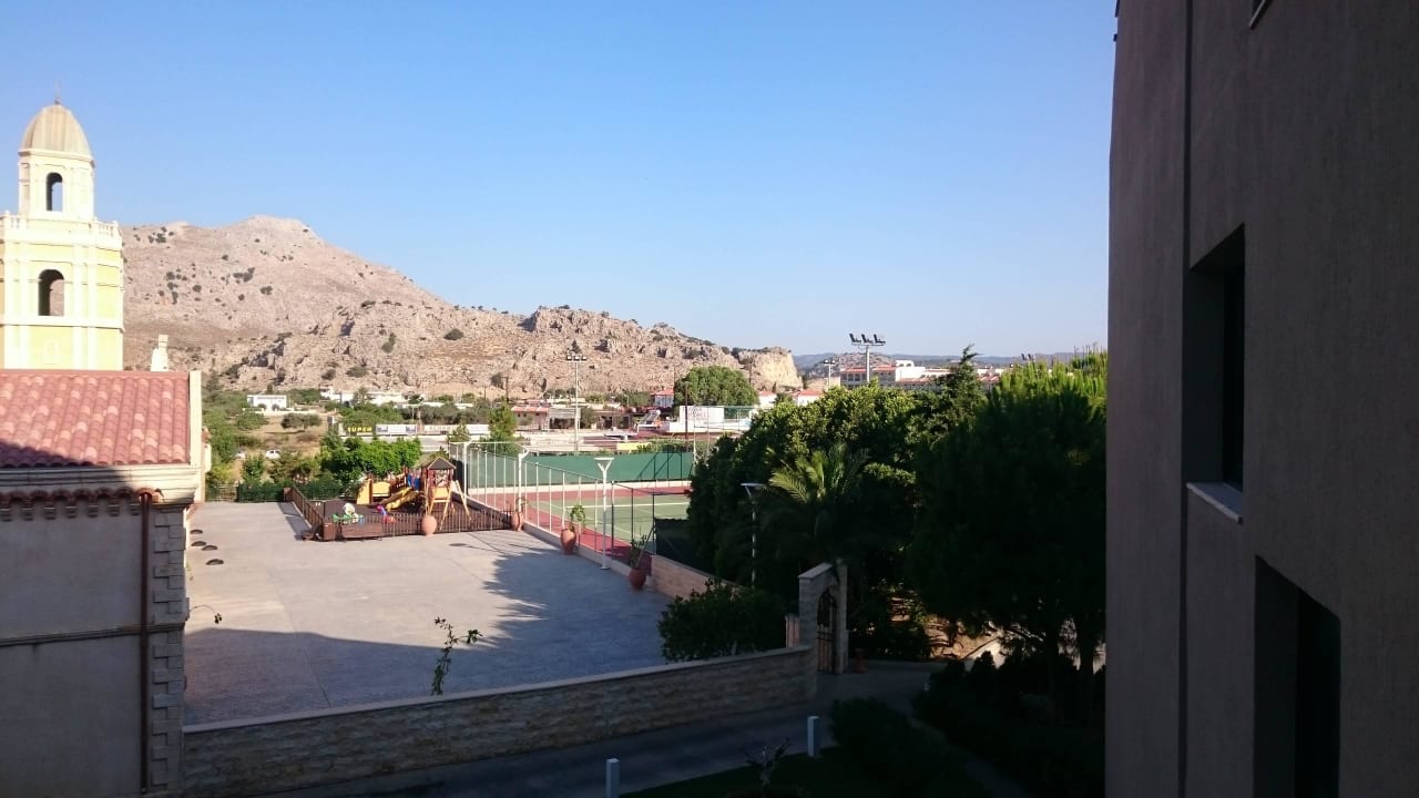 Blick von unserem Balkon, seitlich vom Hotel Atlantica Aegean Blue