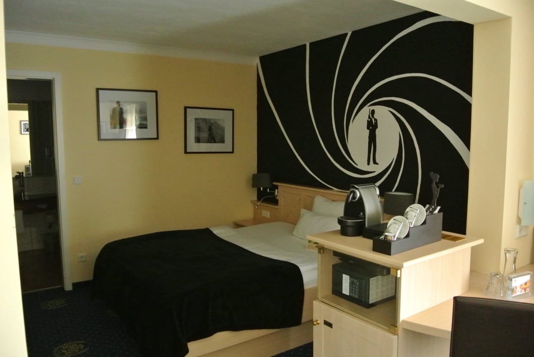 James-Bond Zimmer BLOCK Hotel & Living