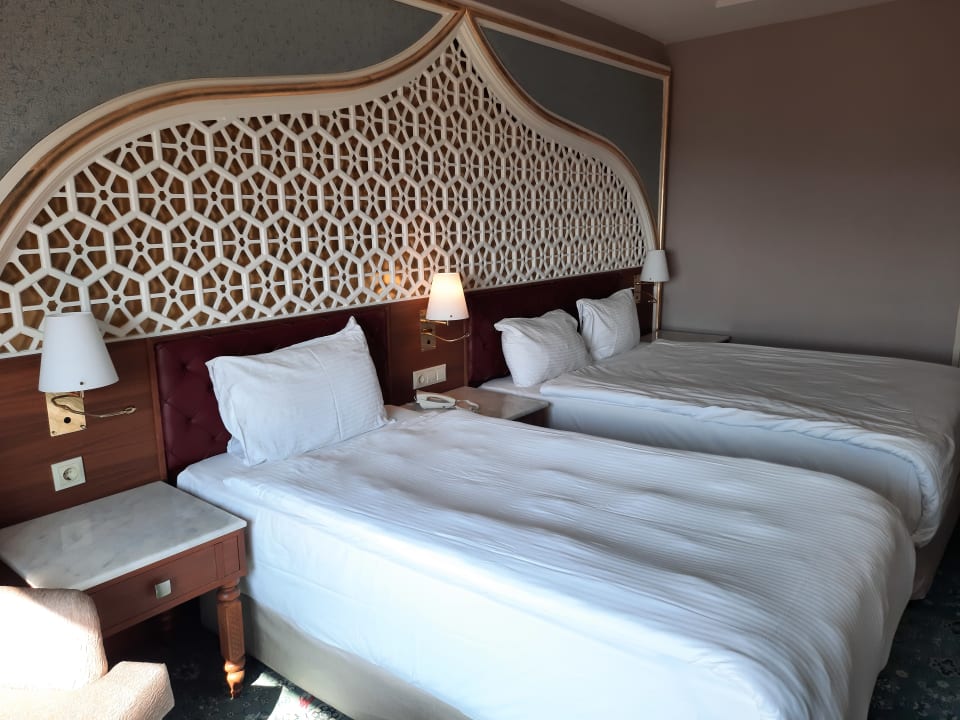 Zimmer Royal Taj Mahal Hotel