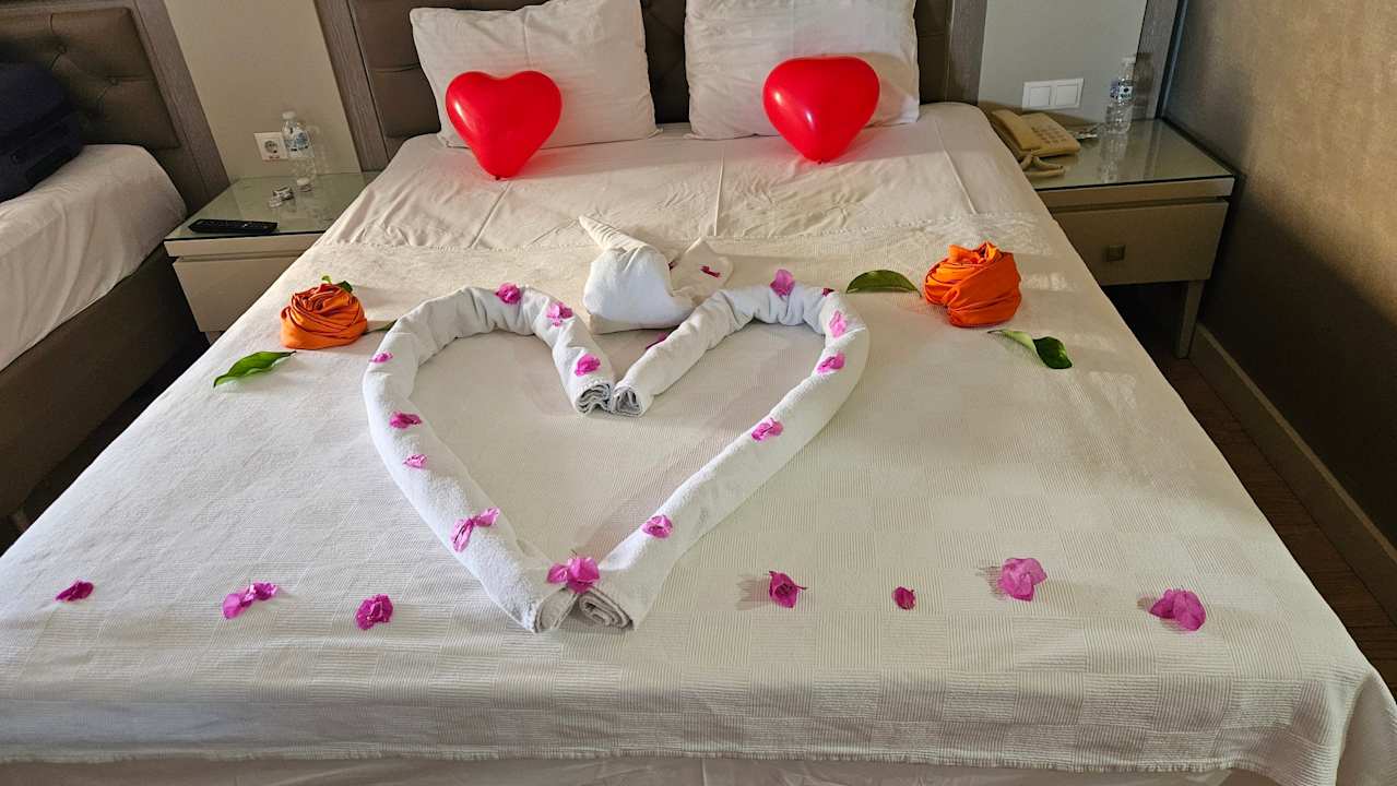 Zimmer Saturn Palace Resort Hotel