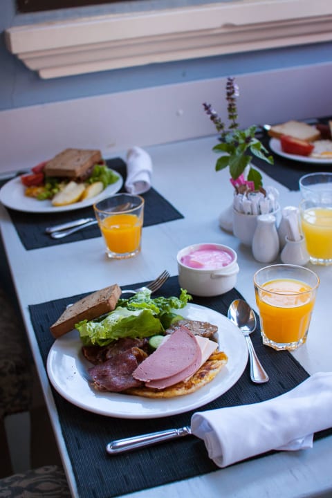 Столик в ресторане JAZ Aquamarine Resort