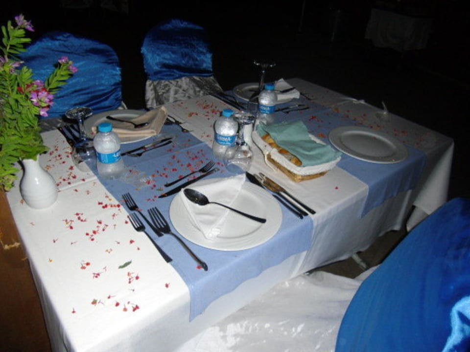 Unser Tisch am Grillbereich , toll nicht Saturn Palace Resort Hotel