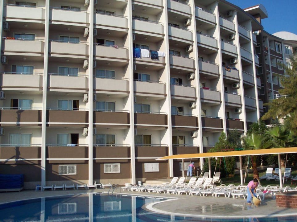 Vorderseite des Hotels zur Strasse Side Alegria Hotel & Spa - Adults only +16