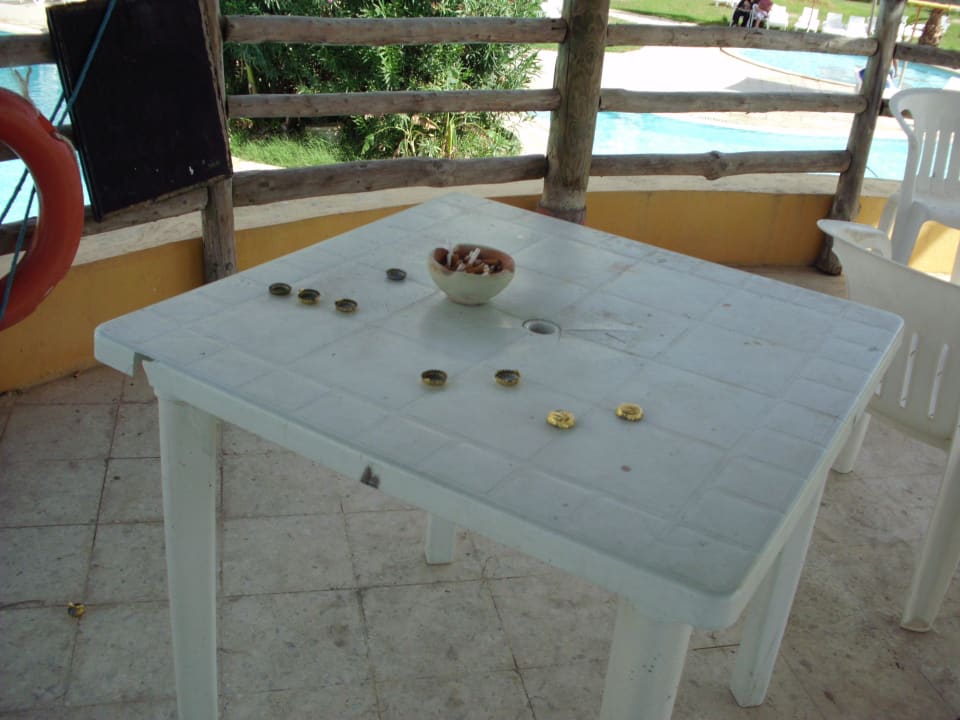 Auf dem Freisitz im Rundbau Hotel African Queen