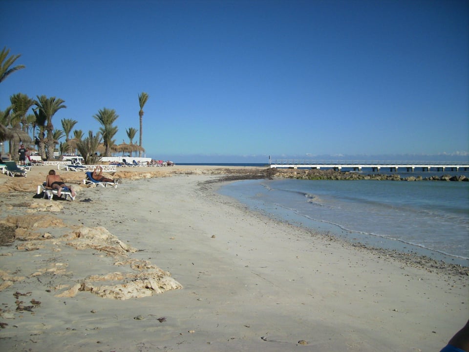 Einer von mehreren Sandabschnitten Hotel El Mouradi Djerba Menzel