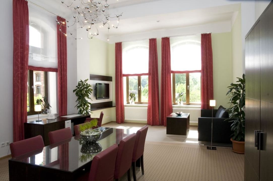 Wohnzimmer der großen Suite Hotel Am Tiefwarensee