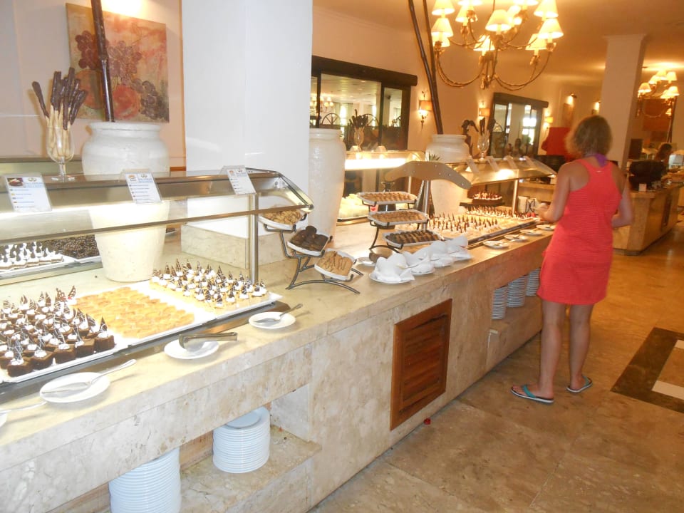 Salón de comidas y postres de Agdá Grand Palladium Imbassai Resort & Spa