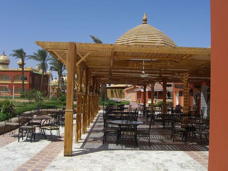 Außenbereich des Hauptrestaurants Pickalbatros Alf Leila Wa Leila Resort - Neverland Hurghada