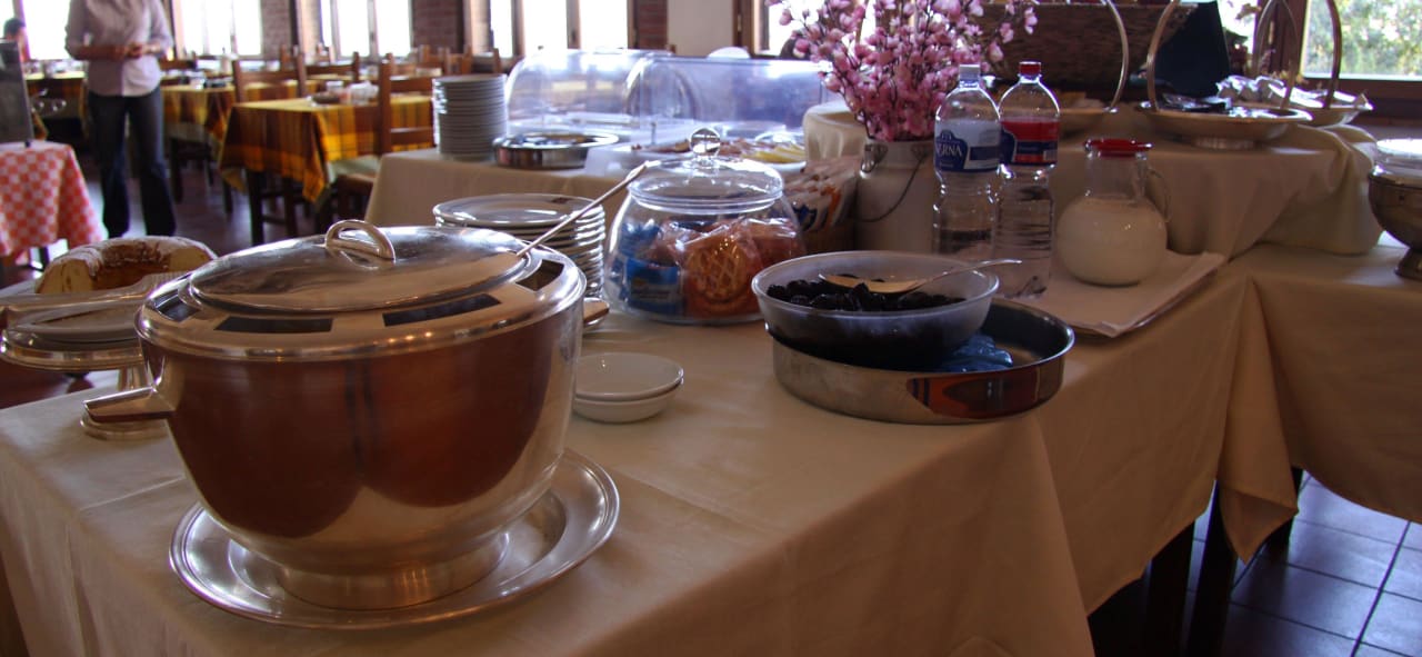 Buffet Prima Colazione Hotel La Cisterna