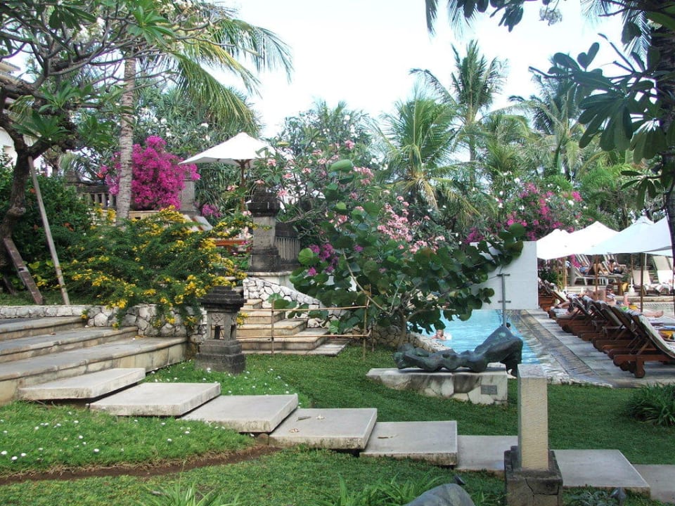Sehr schöne Gartenanlage Padma Resort Legian