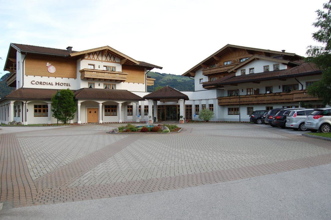 Frontansicht Lisi Family Hotel Reith bei Kitzbühel