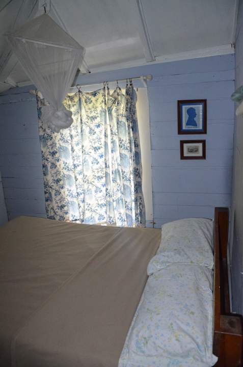 Doppelbett mit Moskitonetz Whitfield Hall Hostel