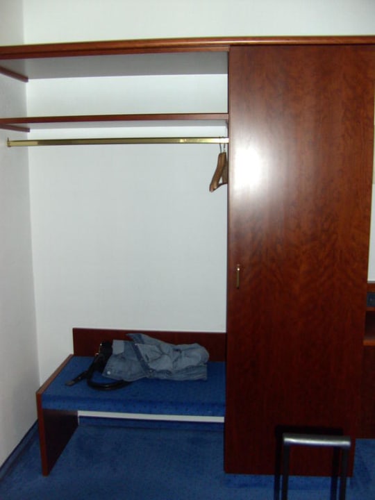 Zimmer - Garderobe Hotel Domspitzen