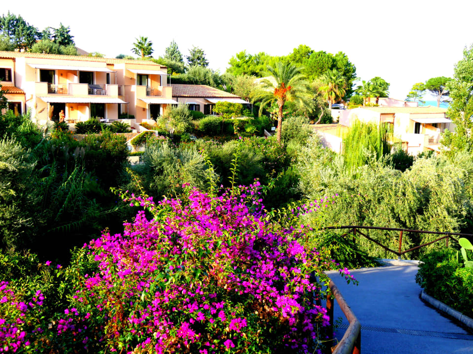 Ausschnitt vom Garten vom Hapimag Cefalù Hapimag Resort Cefalù
