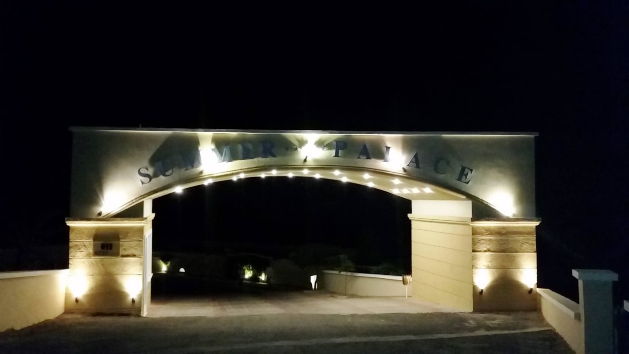 Eingangstor Mitsis Summer Palace