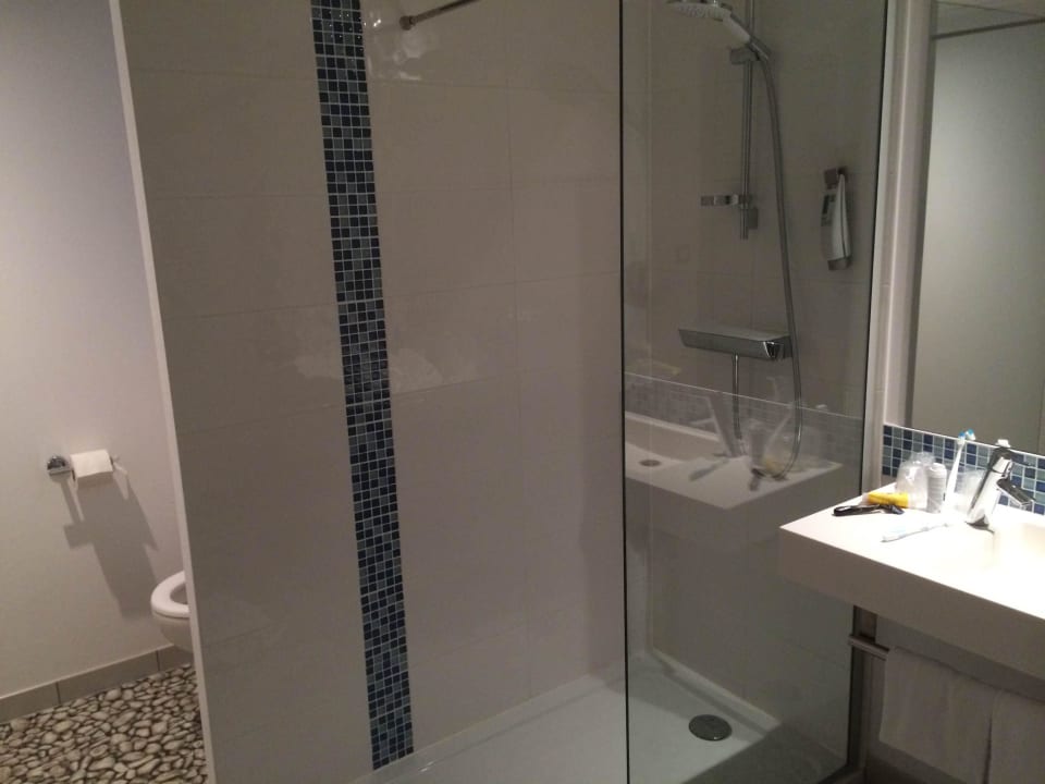 Bathroom (Family room) ibis Styles Strasbourg Avenue du Rhin