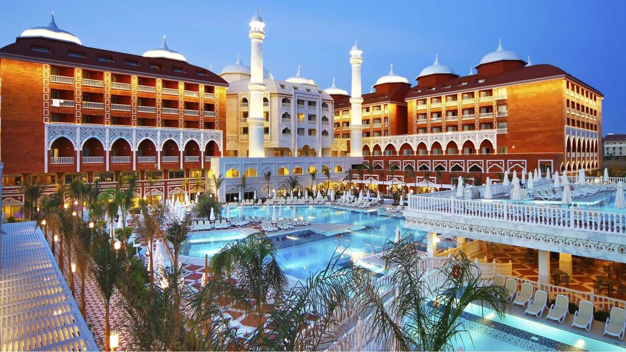 Aussenansicht Royal Taj Mahal Hotel