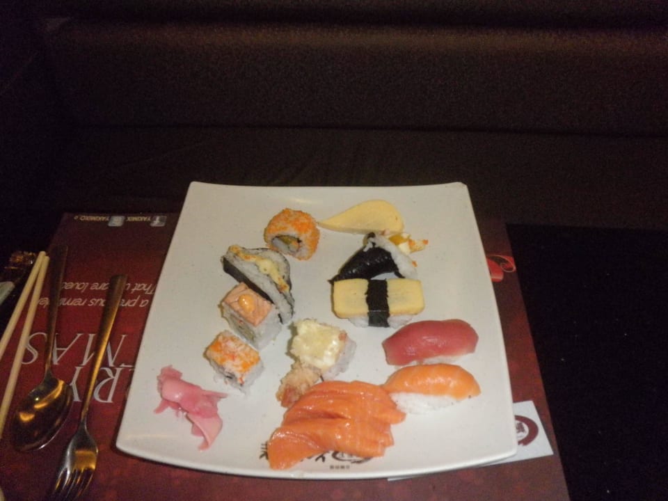 Food in buffet Radisson Blu Cebu