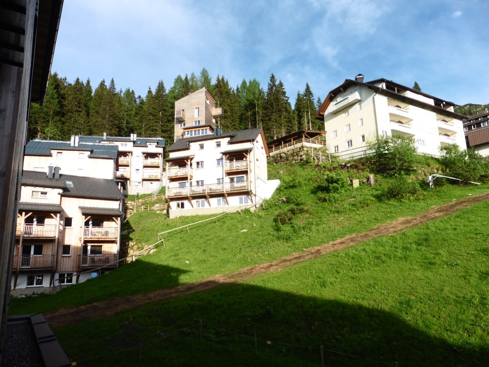 Aussicht von unserem Zimmer auf der Rückseite des Hotels Almhotel Kärnten