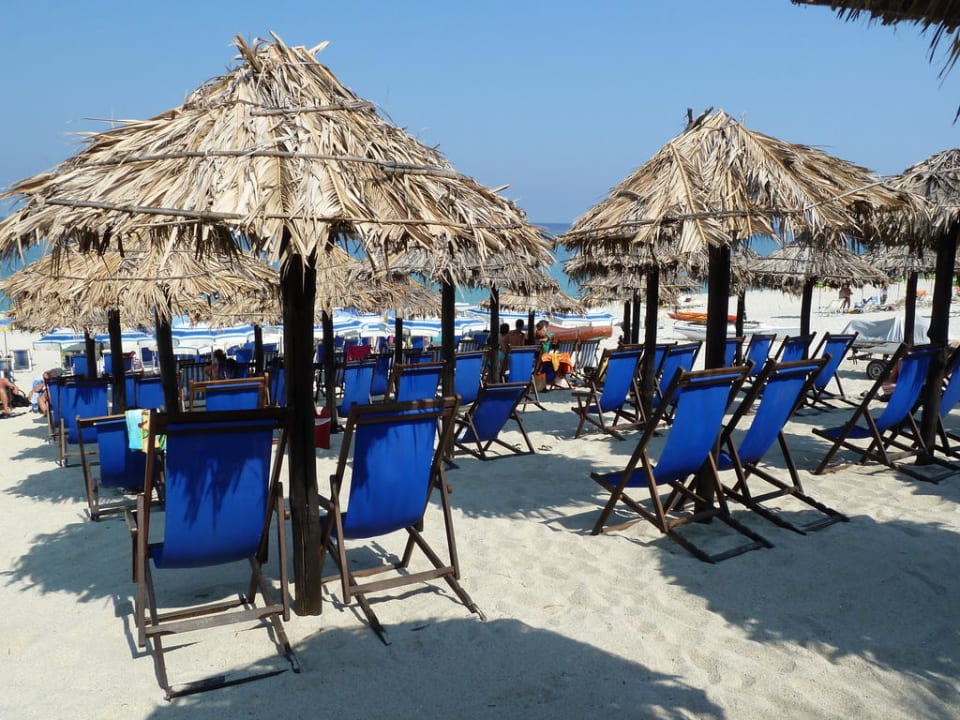 Liegemöglichkeiten am hoteleigenem Strand Hotel Costa degli Dei