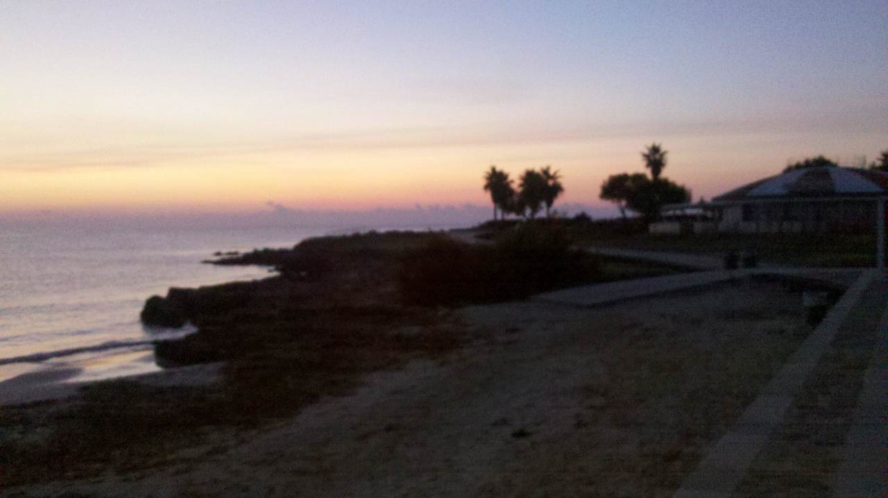 Spaziergang am Strand morgens Hipotels Mediterraneo