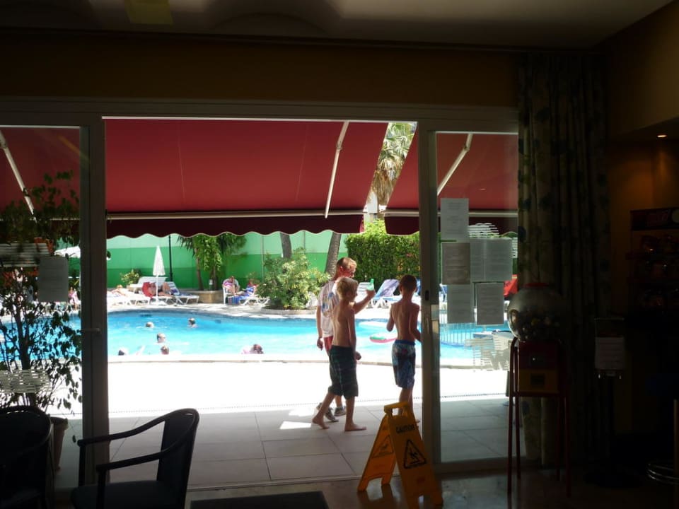 Blick von Innen zum Pool HSM Lago Park