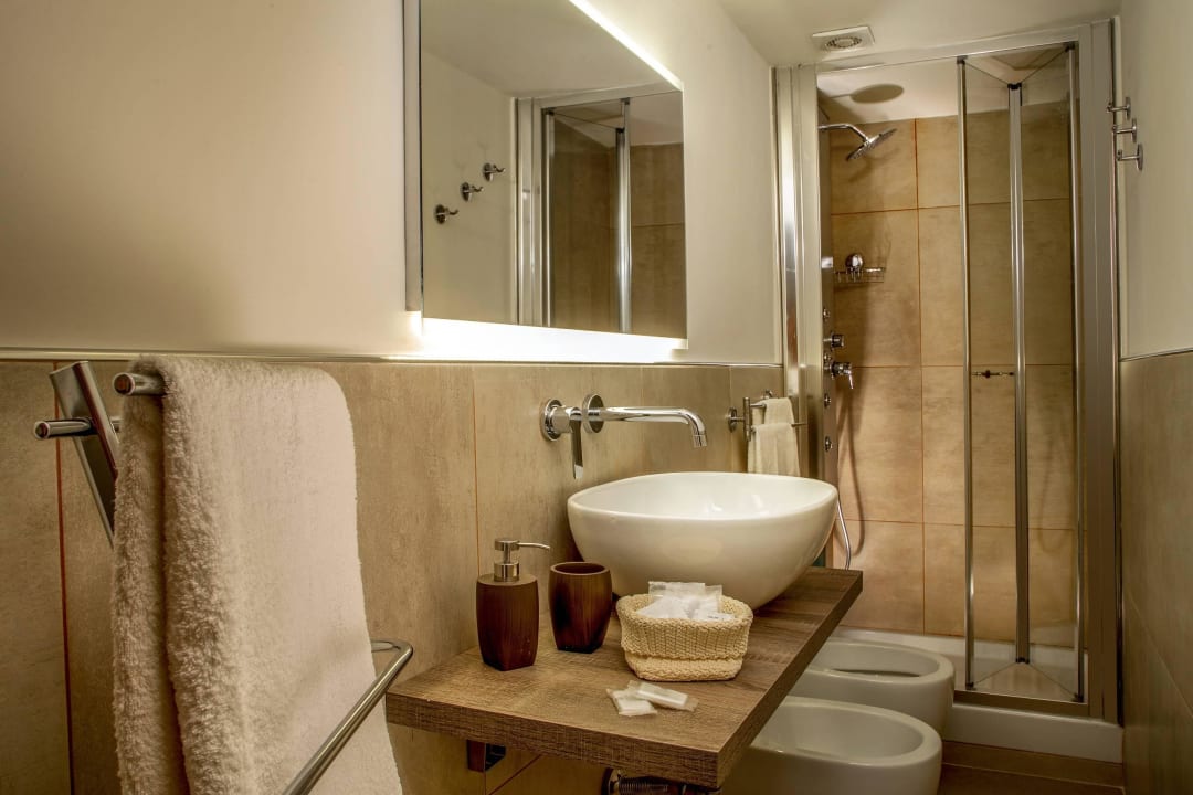 Quintuple Room Bathroom Roma Central Guest House