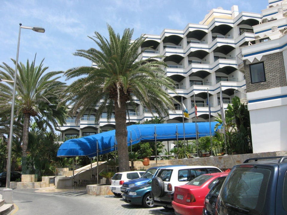 Eingang Hotel Faro, a Lopesan Collection Hotel