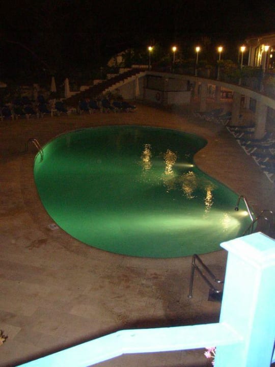 Pool bei Nacht Ilunion Caleta Park
