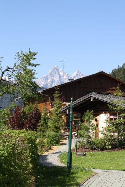 Blick zu den Außensaunen Die Seitenalm