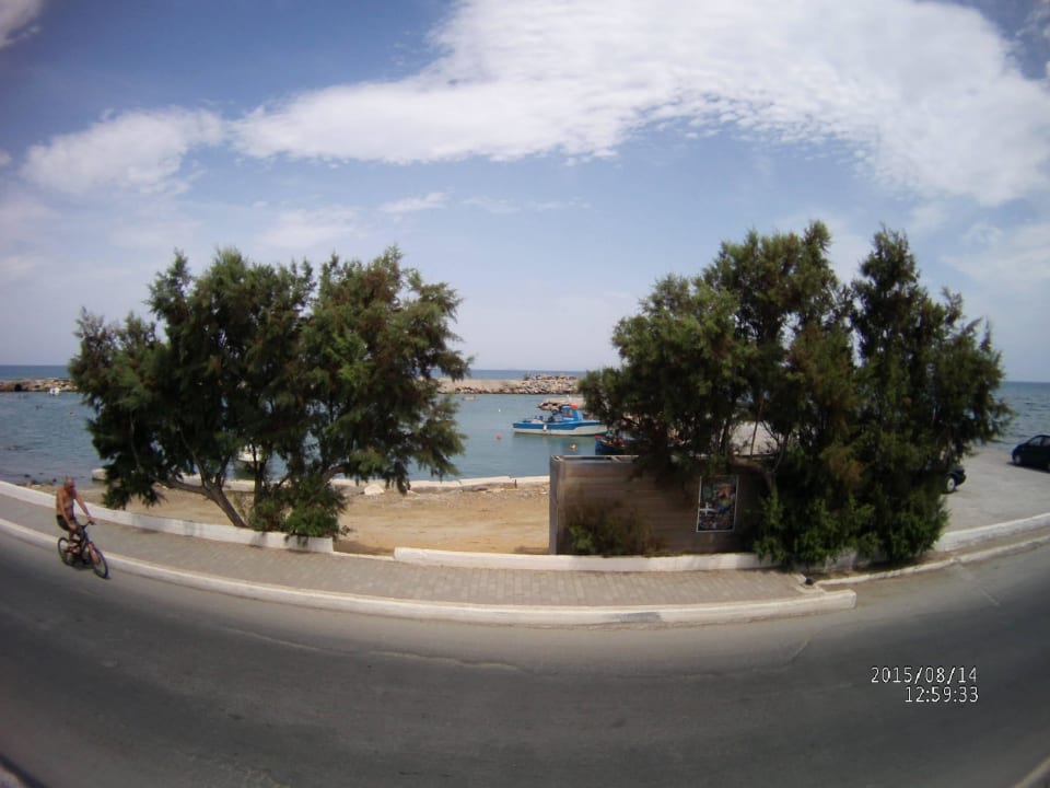 Aphrodite Beach Club. Вид с выхода отеля. Hotel Aphrodite Beach Club