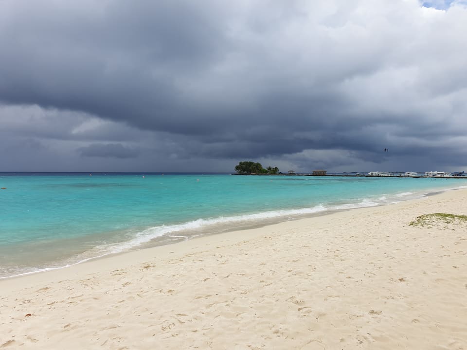 Strand Kuredu Island Resort & Spa
