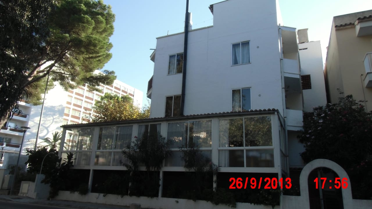 Fenster links mit Balkon Sicht vom Fluss Hostal El Retorno