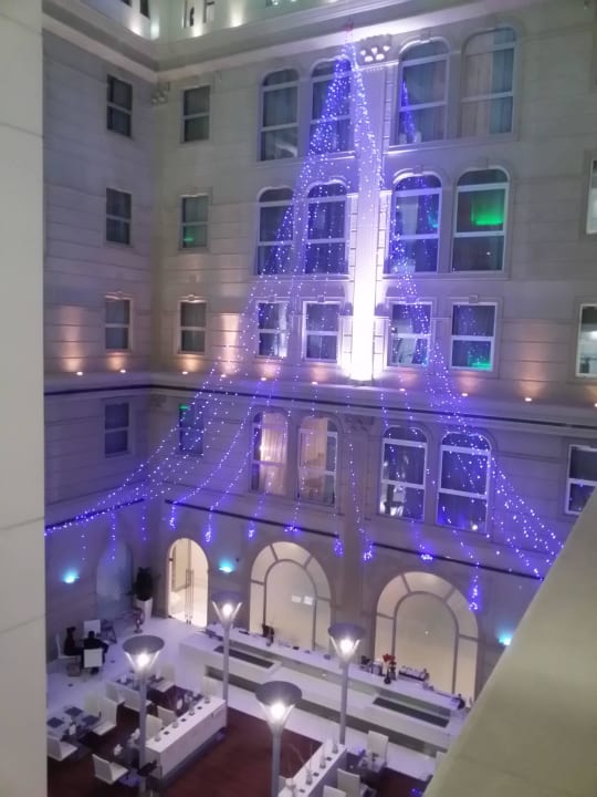 Speisesaal bei Nacht Villa Rotana