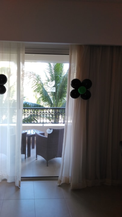 Deko im Zimmer zum Geburtstag als gratis Überraschung vom Ho Dreams Royal Beach Punta Cana