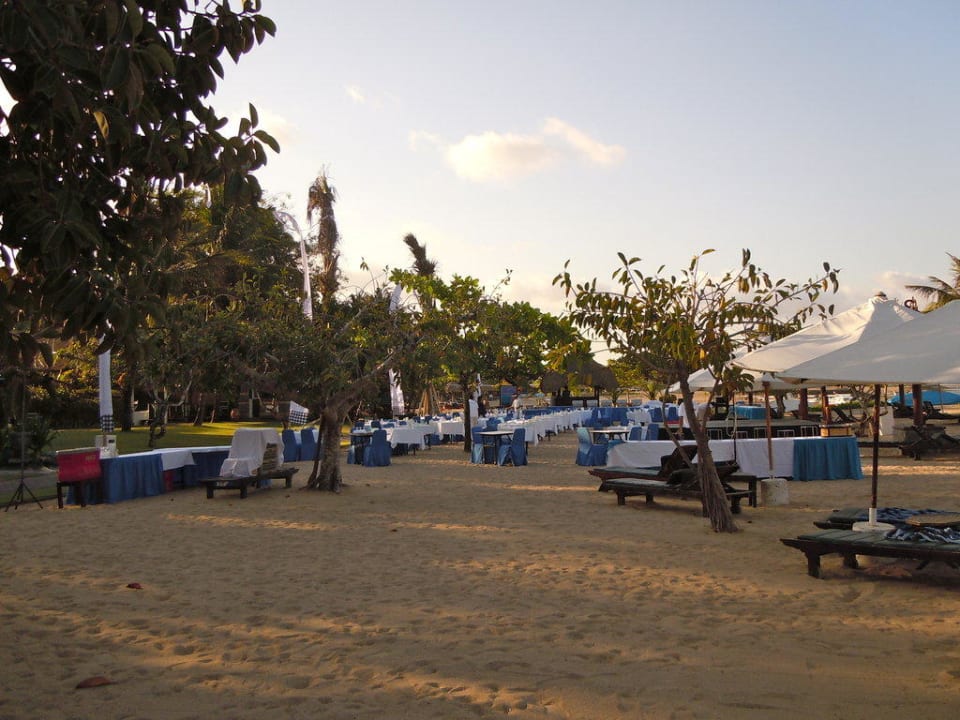 Strandbuffet am Abend Sol by Melia Benoa Bali