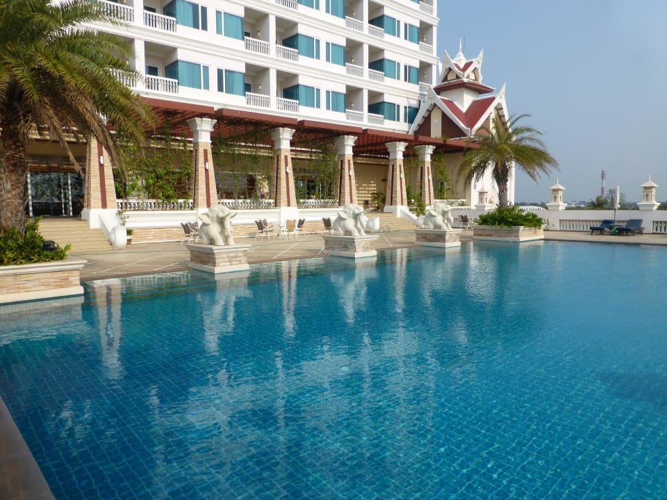 Poolanlage Hotel Grand Pacific Sovereign Resort & Spa