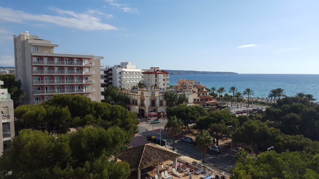 Blick von der Dachterrasse  Richtung Meer. Aparthotel Houm Plaza Son Rigo