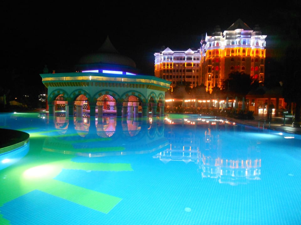 Pool Kamelya Aishen Club