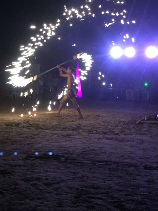 Feuershow bei der Beach Party Side Sun Hotel